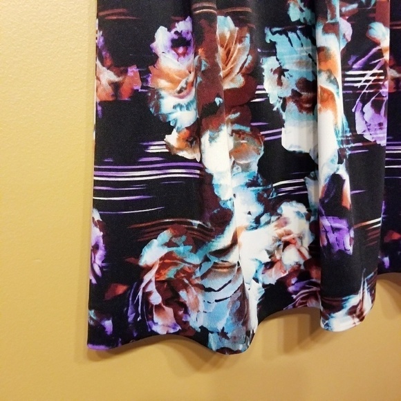 Vince Camuto | Floral Fit & Flare Sleeveless Scuba Dress (Size 8 Petite) - Picture 3 of 8